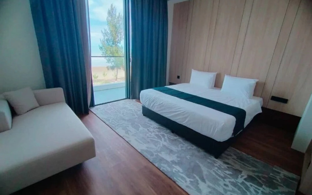 Roxy Beach Resort – Guest Rooms – Lundu