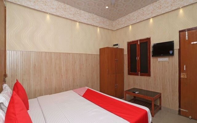 OYO 13234 Hotel Mahak