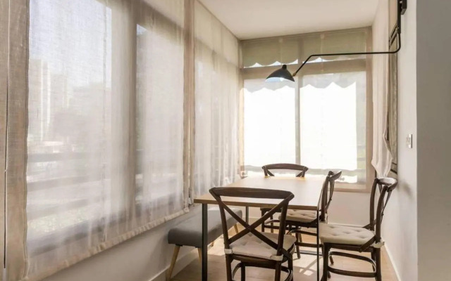 New San Juan beach apartment with AC
