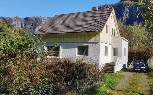 8 Person Holiday Home in Dyrdal