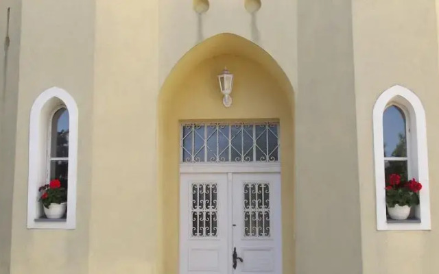 Sir David Balaton Castle