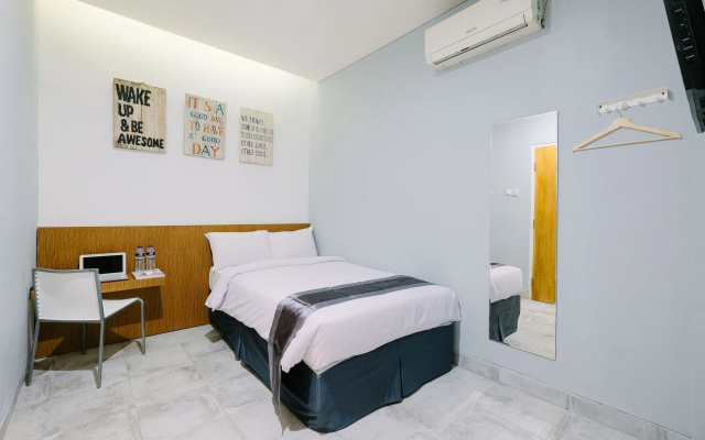 Lopi Hotel – Guest Rooms – Makassar