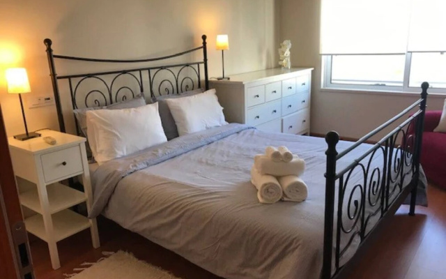 3-bed Apartment in Town Centre With Beach Access!