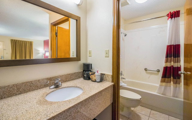 Red Roof Inn Clarksville