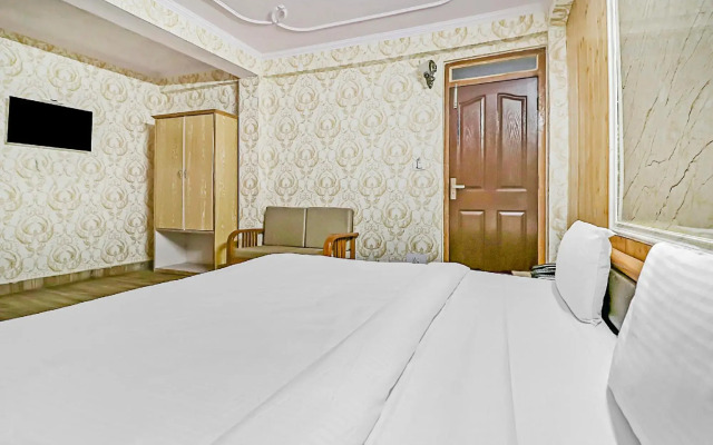 Collection O 83430 Hotel Sanjauli Inn