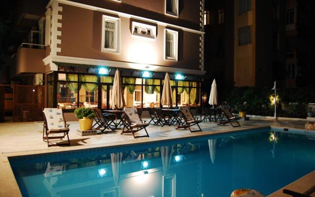 Triana Hotel