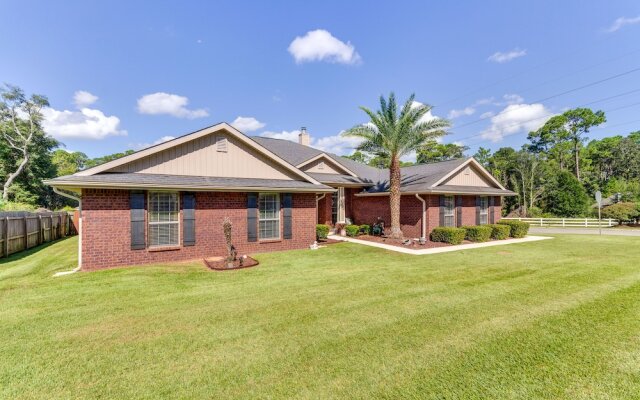 Pensacola Home w/ Private Lanai, 9 Mi to Downtown!