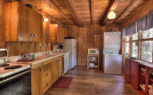 Charming Cascade Chalet