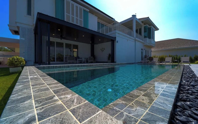Luxury 4 Bedroom Pool Villa - PV8