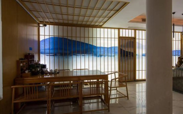 Warmness Hotel