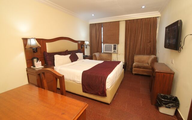 Oyo 11647 Hotel Metro