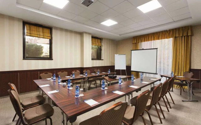 Ramada Hotel & Suites By Wyndham Bucharest North