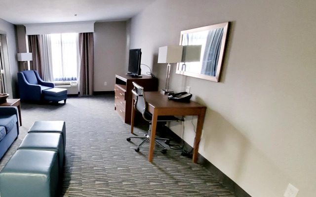 Spark by Hilton Tupelo