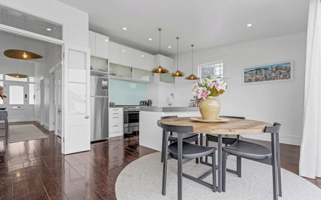 Cowan Street Home by Urban Rest