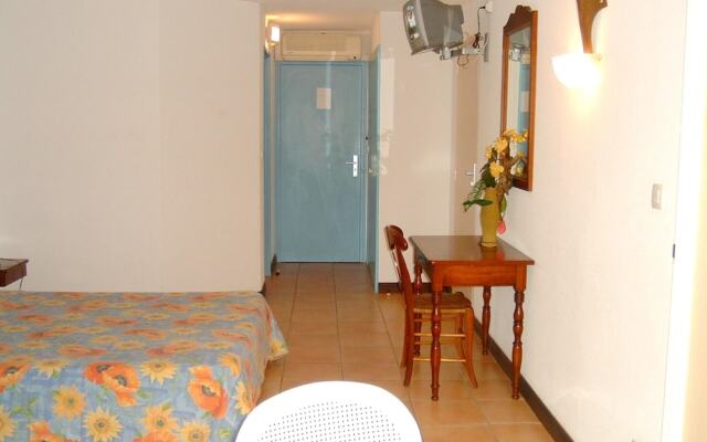 Studio in Sainte-anne, With Furnished Garden and Wifi - 100 m From the