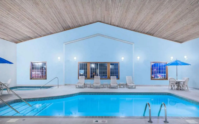 Norwood Inn and Suites