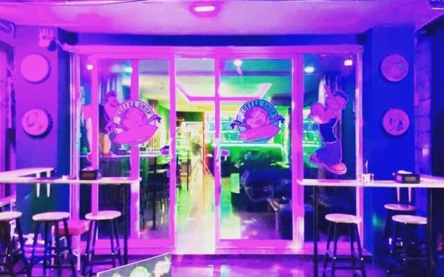Popeyes Hostel Coffeeshop and Beer Bar