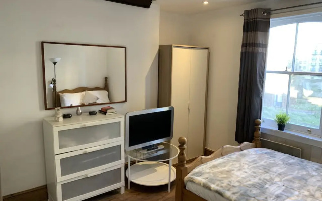 Victorian House 2 Bed 2 Bath Next to Barbican Tube