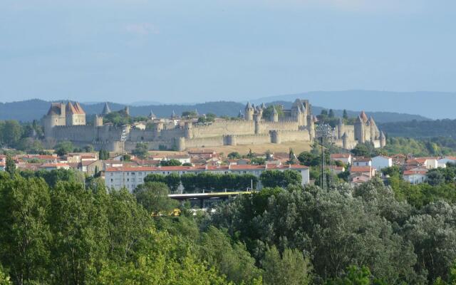 Beautiful Villa in Carcassonne with Shared Pool, Jacuzzi
