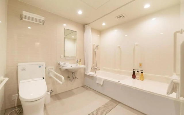 Quintessa Hotel Fukuoka Tenjin Comic & Books