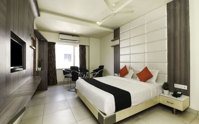 Capital O 4493 Apple Hotel