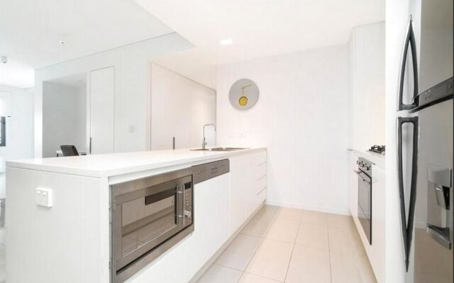 2 Bedroom Waterfront Apartment - 6206