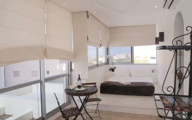 Luxury Beach Suite by Airsuite