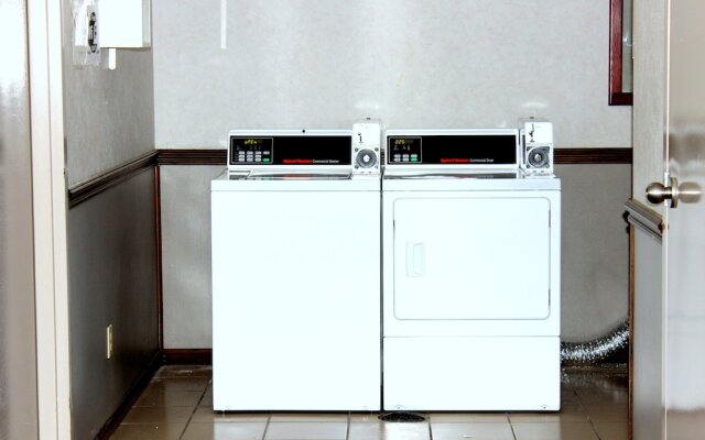 Super 8 by Wyndham Missouri Valley