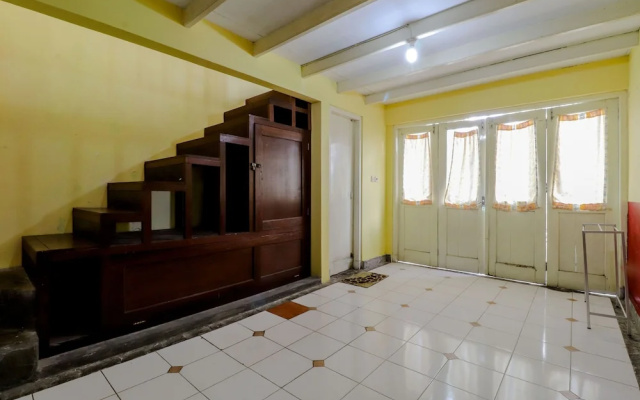 Hotel Kayu Manis by Zuzu
