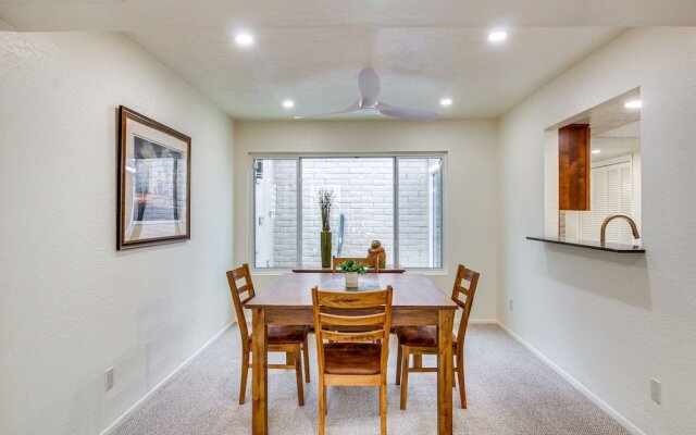 Tucson Townhome w/ Mountain View, Pool Access!