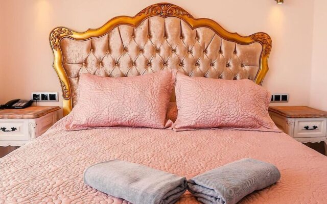 Amour Alacati Butik Otel