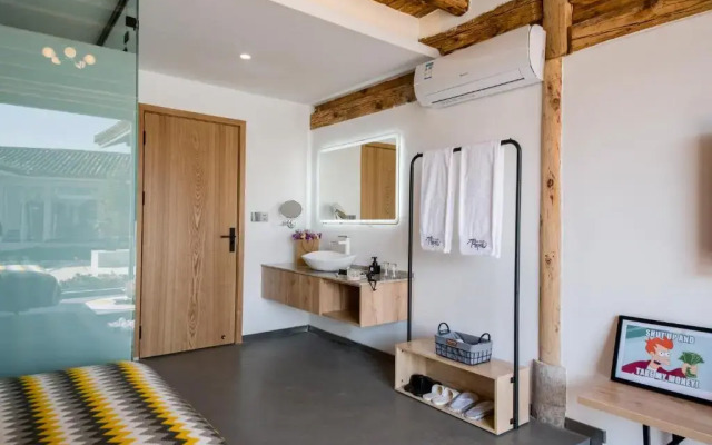 No Flowers Boutique Hostel