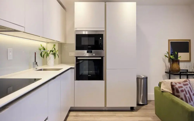 Streatham Hill Modern Flat with Balcony