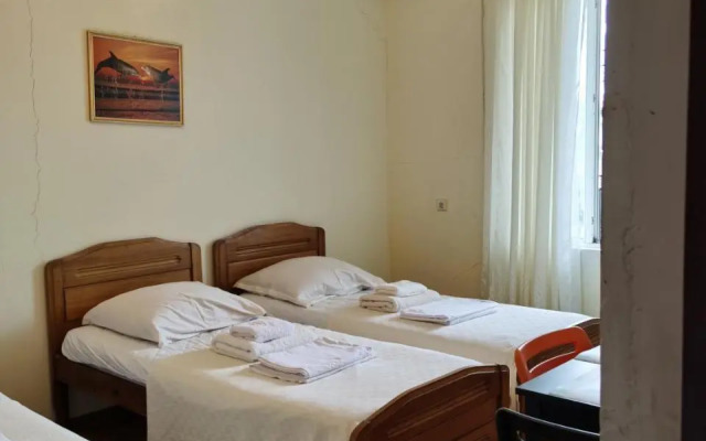 Ninoshvili Street Apartment