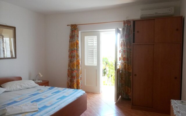 Apartment With 2 Bedrooms in Baška Voda, With Enclosed Garden and Wifi