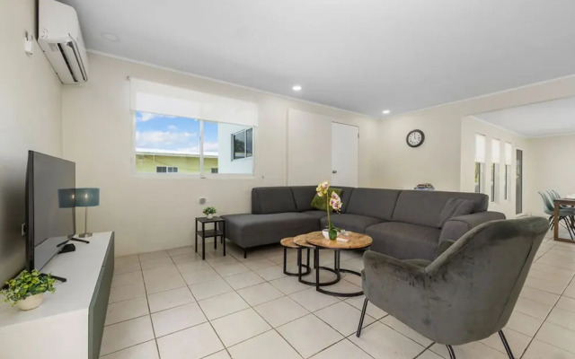 Lovely 3br2ba w Wifi Parking in Central Location