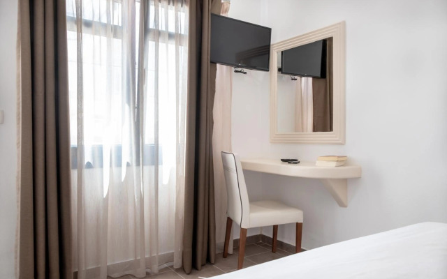Tristhenia Hotel