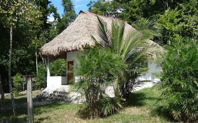 Maya Zacpetén Jungle Lodge