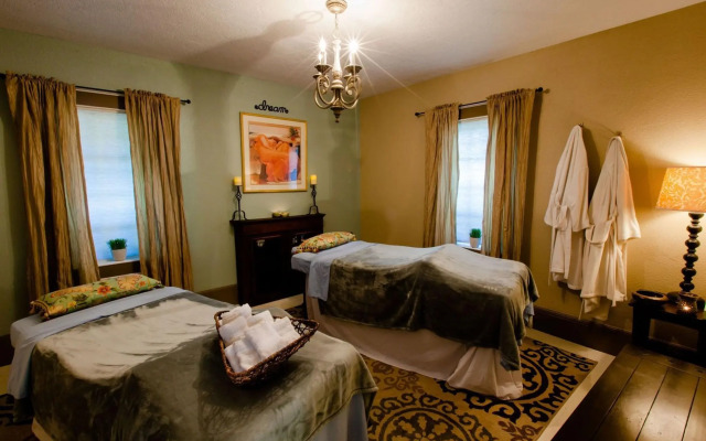 Strawberry Valley Inn