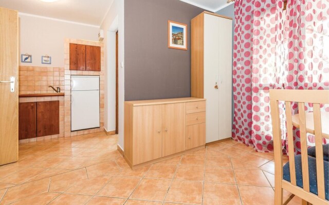 Nice Apartment in Grebastica With 1 Bedrooms and Wifi