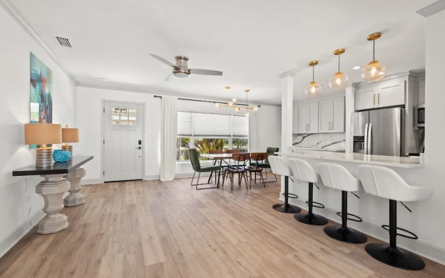 Stylish Villa Near Treasure Island Beaches