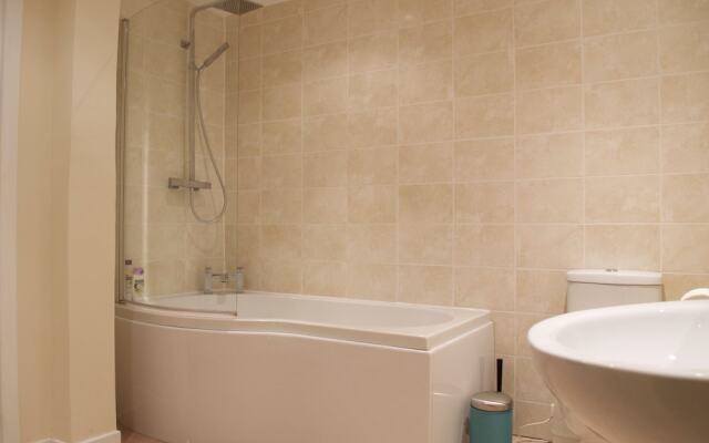 3 Bedroom Apartment In Edinburgh