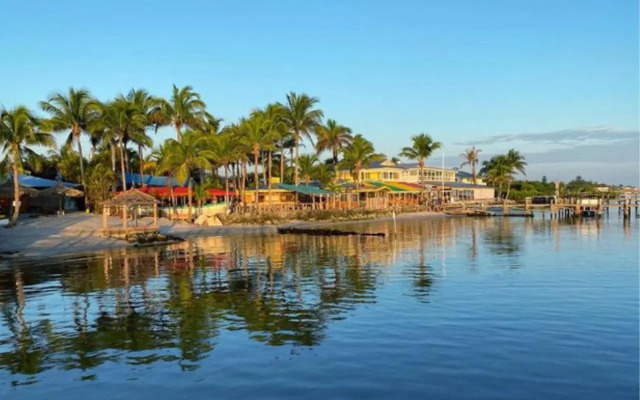 Capt Hiram's Resort