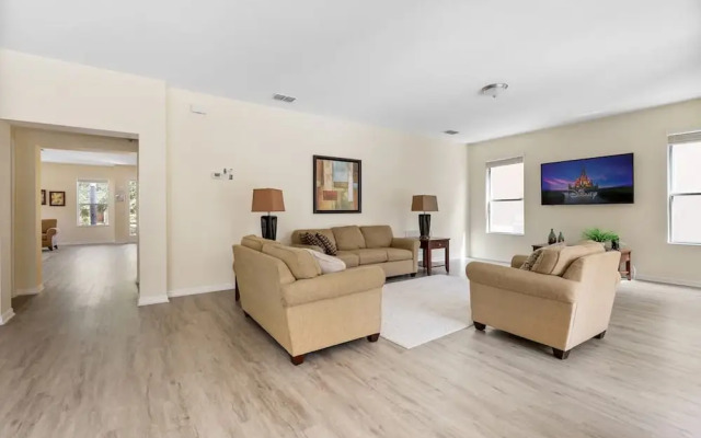 Themed Bedrooms and Large Pool