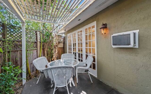 Costa Mesa Bungalows by ELVR