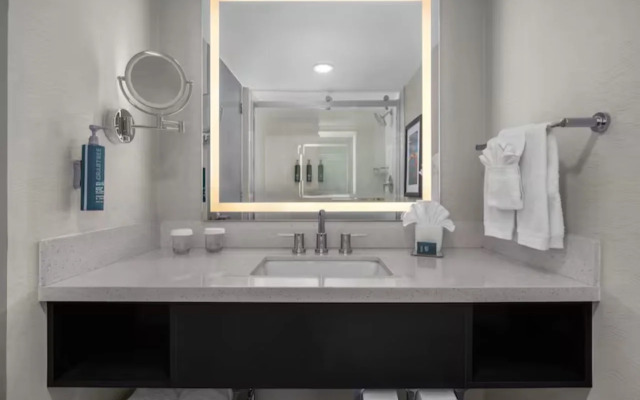 DoubleTree by Hilton Phoenix Midtown