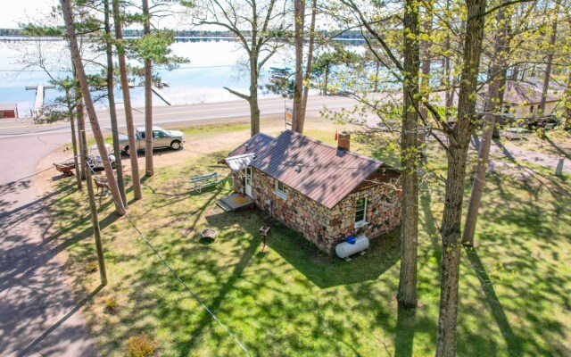 Convenient Cabin w/ Access to 3 Boat Docks!