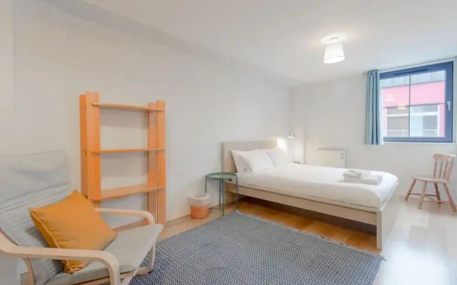 Spacious 2 Bedroom Stoke Newington Flat