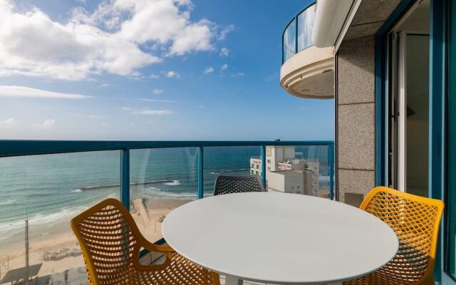 Outstanding Beach Complex W Pool