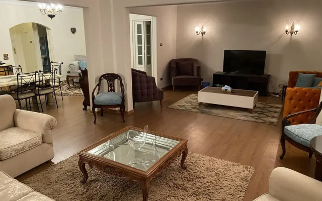 Charming 2-bedrooms Apartment With Side Nile View
